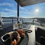 Waterfront Fjord Panorama In Apartman