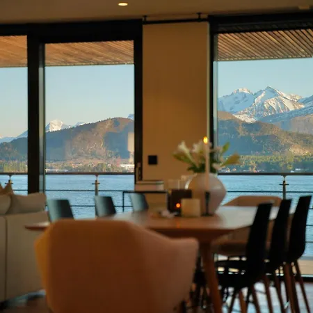 Waterfront Fjord Panorama In Apartman