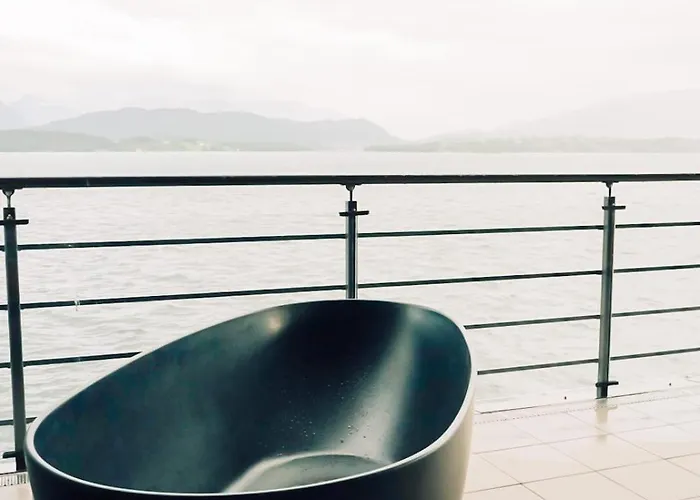 Magical View Towards The Fjords By The Sea Leilighet *