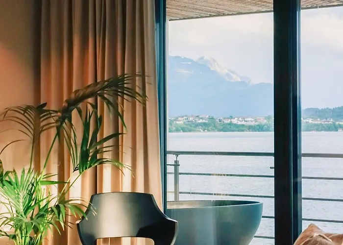 Magical View Towards The Fjords By The Sea Leilighet Ålesund